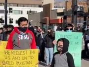 المسلمون بمدينة سولت ليك سيتي الامريكية يطالبون بوقف قتل الشيعة في باكستان المسلمون بمدينة سولت ليك سيتي الامريكية يطالبون بوقف قتل الشيعة في باكستان