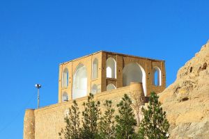 تخت درگاه قلی بیگ 