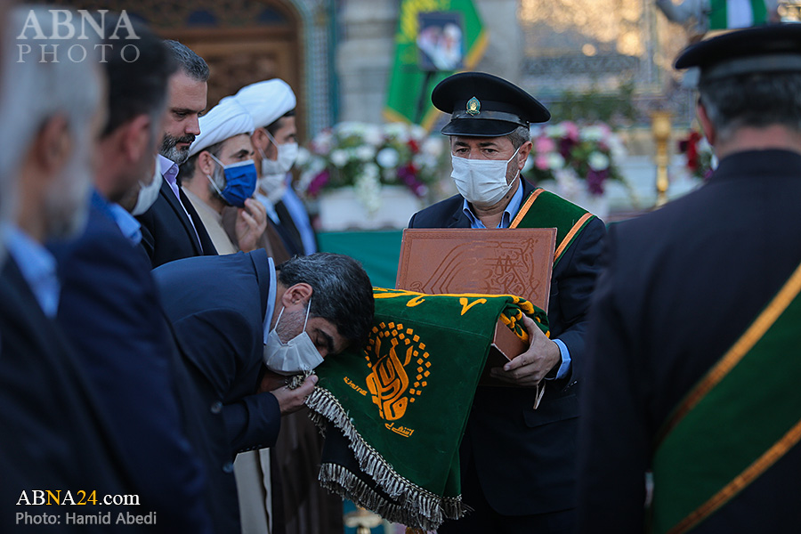 Ceremonia de cambio bandera del santuario de la Honorable Fátima Al-Ma’asumah (P)